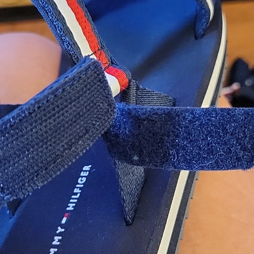 Tommy Hilfiger red white blue sandals velcro strap rubber grip sole girl 4M EUC…
